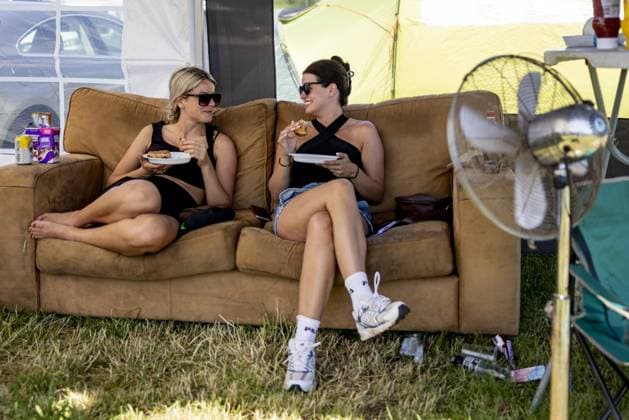 ASSEN - Race fans seek relief from the heat at TT campsite Oostra ahead of the 95th edition of the TT of Assen. WOUTER DE WILDE ANP xVIxANPxSportx xxANPxIVx 562054573 originalFilename: 562054573.jpg
