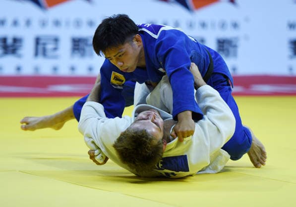 (260626) -- QINGDAO, June 26, 2026 -- Kondo Hayato (Top) of Japan competes against Charlie Ayre of Britain during the men s -60kg final match at the IJF World Judo Tour Qingdao Grand Prix 2026 in Qingdao, east China s Shandong Province, June 26, 2026. ) (SP)CHINA-QINGDAO-JUDO-GRAND PRIX 2026(CN) LixZiheng 