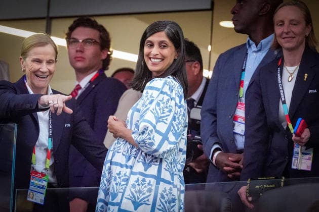 USA: Fußball FIFA World Cup, WM, Weltmeisterschaft, Fussball 2026 Gruppenphase Gruppe A Türkei vs USA SoFi Stadium (Inglewood, Los Angeles County, Kalifornien): Usha Vance, Ehefrau von JD Vance, Second Lady der Vereinigten Staaten, Second Lady of the United States, schwanger, Schwangerschaft, Babybauch, VIP-Gast, Ehrengast, FIFA, FIFA World Cup 2026, Fußball-WM, World Cup, USA, Zuschauerin, VIP-Loge, Tribüne, Event, Prominente, Politik, Repräsentantin *** USA Soccer FIFA World Cup 2026 Group Stage Group A Turkey vs. USA SoFi Stadium Inglewood, Los Angeles County, California Usha Vance, wife of JD Vance, Second Lady of the United States, Second Lady of the United States, pregnant, pregnancy, baby bump, VIP guest, guest of honor, FIFA, 2026 FIFA World Cup, World Cup, USA, spectator, VIP box, stands, event, celebrities, politics, representative Copyright: xJOERANxSTEINSIEKx