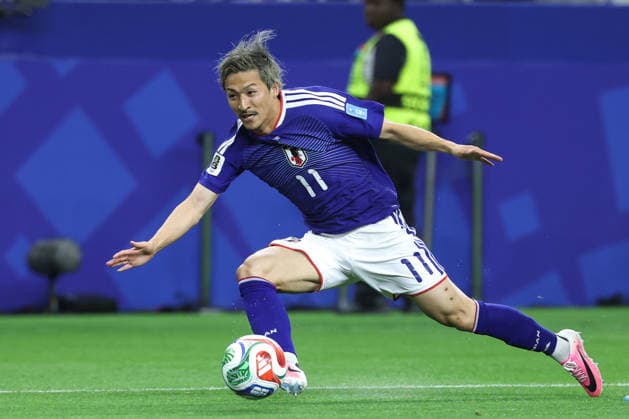 ARLINGTON, TX - JUNE 25: Daizen Maeda 11 of Japan goes to ground before he can reach the ball during the FIFA World Cup, WM, Weltmeisterschaft, Fussball 2026 Group F match between Japan and Sweden on June 25, 2026, at Dallas Stadium in Dallas, Texas. (Photo by David Buono Icon Sportswire) SOCCER: JUN 25 FIFA World Cup 26 Group F - Japan vs Sweden EDITORIAL USE ONLY Icon260623118