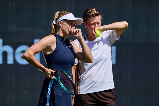 June 26, 2026, Bad Homburg, Hessen, Germany: Ellen Perez of Australia, Demi Schuurs of Netherlands in a tactical talk during the BAD HOMBURG OPEN powered by SOLARWATTT- WTA500 - Womens Tennis, 26.6.2026 in Bad Homburg (Tennis-Club Bad Homburg), Germany Tennis 2026: WTA, Tennis Damen Bad Hombug Open: Semifinal Doubles: PEREZ SCHUURS 6.4 6:4 MIHALIKOVA NICHOLLS  - ZUMAs343 20260626_zsp_s343_028 Copyright: xMathiasxSchulzx