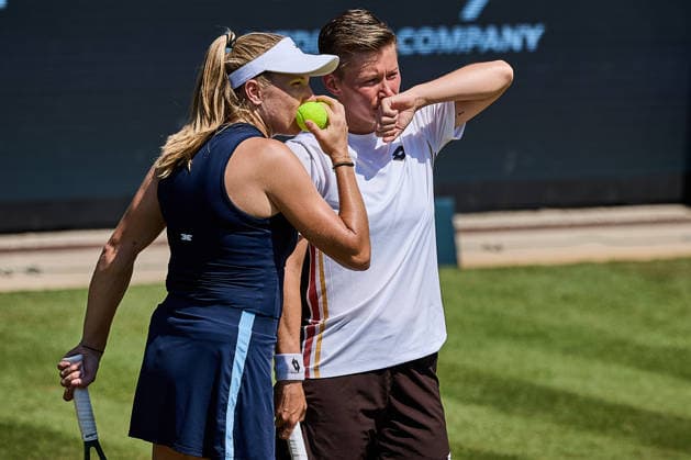 June 26, 2026, Bad Homburg, Hessen, Germany: Ellen Perez of Australia, Demi Schuurs of Netherlands in a tactical talk during the BAD HOMBURG OPEN powered by SOLARWATTT- WTA500 - Womens Tennis, 26.6.2026 in Bad Homburg (Tennis-Club Bad Homburg), Germany Tennis 2026: WTA, Tennis Damen Bad Hombug Open: Semifinal Doubles: PEREZ SCHUURS 6.4 6:4 MIHALIKOVA NICHOLLS  - ZUMAs343 20260626_zsp_s343_029 Copyright: xMathiasxSchulzx