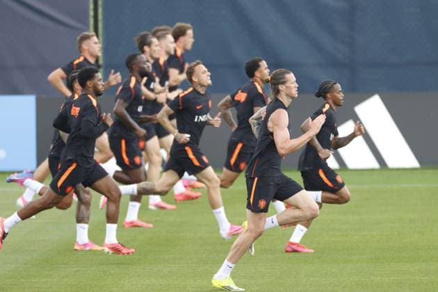 KANSAS CITY, 26-06-2026, KC Current Training Facility , Training of the Netherlands team, the day after their match against Tunesia. Picture shows warming up Netherlands training at KC Current (World Cup 2026)  x204662842x Copyright: