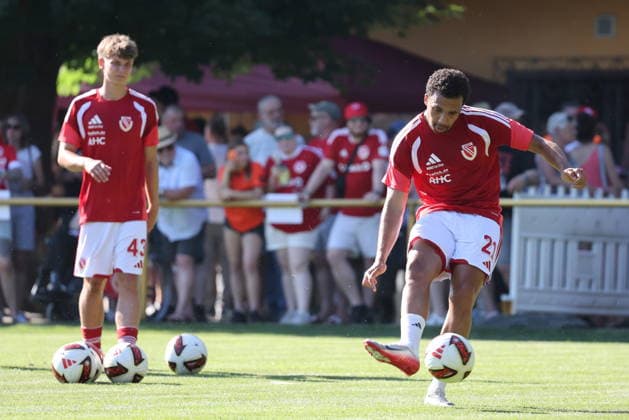 Probespieler 21 Leon Guwara (r.) Fussball Testspiel 2026 2027 SV Lok Calau - FC Energie Cottbus *** Trial Player 21 Leon Guwara – Soccer Trial Match 2026–2027 SV Lok Calau vs. FC Energie Cottbus