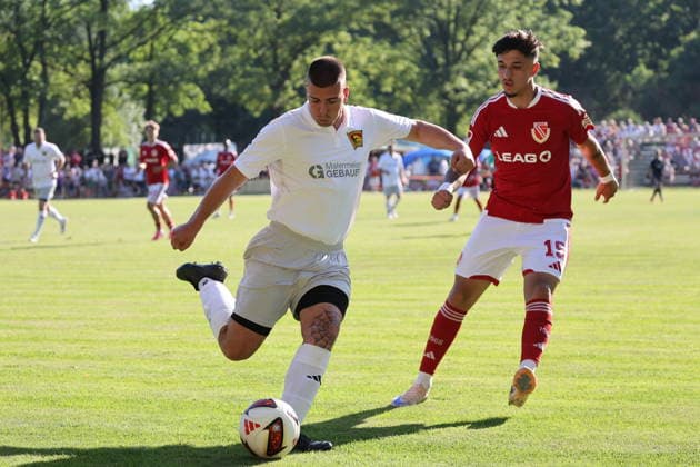 19 Jannis Boziaris (Energie Cottbus, r.) Fussball Testspiel 2026 2027 SV Lok Calau - FC Energie Cottbus *** 19 Jannis Boziaris, Energie Cottbus, right foot, soccer, friendly match, 2026–2027, SV Lok Calau vs. FC Energie Cottbus