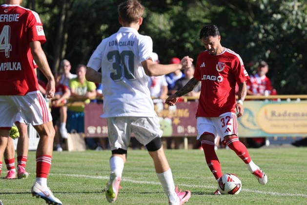 32 Leonardo Bittencourt (Energie Cottbus) Fussball Testspiel 2026 2027 SV Lok Calau - FC Energie Cottbus *** 32 Leonardo Bittencourt Energie Cottbus Soccer Friendly Match 2026 2027 SV Lok Calau FC Energie Cottbus