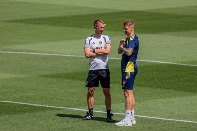 260626 Head coach Graham Potter and Eric Smith of the Swedish national football team at a training session during day 16 of the FIFA World Cup, WM, Weltmeisterschaft, Fussball 2026 on June 26, 2026 in Dallas. Photo: Petter Arvidson BILDBYRAN kod PA PA1260 fotboll football soccer fotball vm fotbolls-vm fotball-vm fotbolls-vm 2026 fifa world cup 2026 träning practice training sverige sweden sverige a day 16 bbeng *** 260626 Head coach Graham Potter and Eric Smith of the Swedish national soccer team at a training session on day 16 of the 2026 FIFA World Cup on June 26, 2026 in Dallas. Photo by Petter Arvidson, BILDBYRAN. Code: PA PA1260. soccer, football, soccer World Cup, 2026 FIFA World Cup, training, Sweden, Sweden A, day 16 bbeng  Copyright: PETTERxARVIDSON BB260626PA021