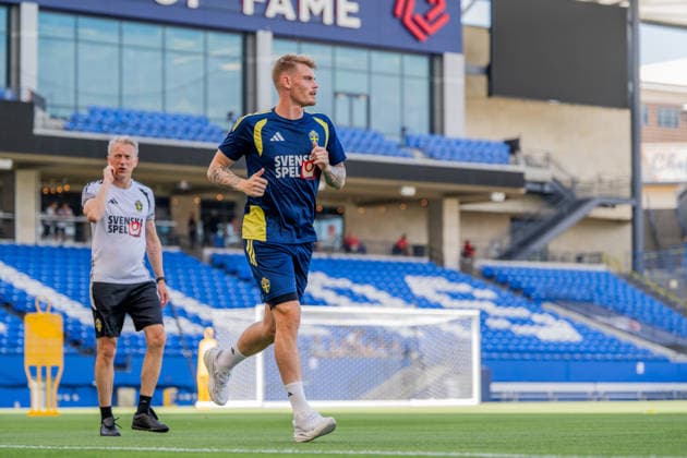 260626 Eric Smith of the Swedish national football team at a training session during day 16 of the FIFA World Cup, WM, Weltmeisterschaft, Fussball 2026 on June 26, 2026 in Dallas. Photo: Petter Arvidson BILDBYRAN kod PA PA1260 fotboll football soccer fotball vm fotbolls-vm fotball-vm fotbolls-vm 2026 fifa world cup 2026 träning practice training sverige sweden sverige a day 16 bbeng *** 260626 Eric Smith of the Swedish national soccer team at a training session on day 16 of the 2026 FIFA World Cup on June 26, 2026 in Dallas. Photo by Petter Arvidson, BILDBYRAN. Code: PA PA1260. soccer, football, soccer World Cup, 2026 FIFA World Cup, training, Sweden, Sweden A, Day 16 bbeng  Copyright: PETTERxARVIDSON BB260626PA025
