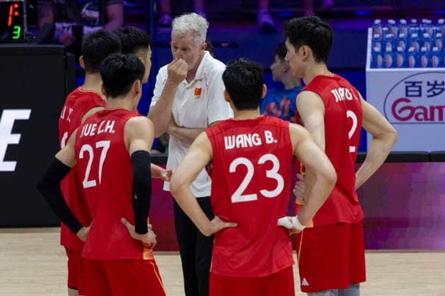 VNL China - Argentina 26.06.2026 volleyball, Gliwice , Arena Pre Zero , Mens Volleyball Nations League 2026 FIVB VNL (siatkowka, Liga Narodow), game , match China - Argentina image shows: head coach Vital Heynen (C) photo Katarzyna Plewczynska Fotostyk Copyright: xKatarzynaxPlewczynskax 20260626-n-KAPL2706