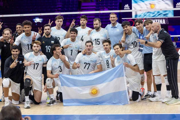 VNL China - Argentina 26.06.2026 volleyball, Gliwice , Arena Pre Zero , Mens Volleyball Nations League 2026 FIVB VNL (siatkowka, Liga Narodow), game , match China - Argentina image shows: team Argentina group photo, , Luciano Vicentin (17) Jan Martinez Franchi (3) Matias Giraudo (77) Loser Bruno Agustin (8) Fausto Diaz (10) Luciano De Cecco (15) Joaquin Gallego (4) Matias Sanchez Pages 91) Franco Massimino (19) Manuel Armoa Morel (11) photo Katarzyna Plewczynska Fotostyk Copyright: xKatarzynaxPlewczynskax 20260626-n-KAPL2787