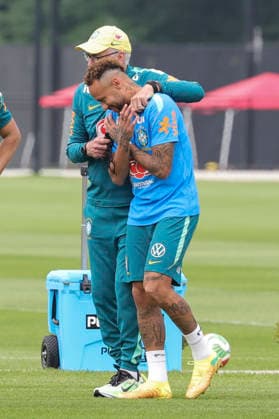 Brazil s head coach Carlo Ancelotti (L) talks to striker Neymar Jr. during the team s training session at Columbia Park, Morristown, New Jersey, USA, 26 June 2026. Brazil s training session !ACHTUNG: NUR REDAKTIONELLE NUTZUNG!  Copyright: xSebastiaoxMoreirax GRAF6518 20260626-55020721445_1