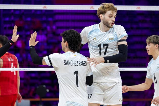 VNL China - Argentina 26.06.2026 volleyball, Gliwice , Arena Pre Zero , Mens Volleyball Nations League 2026 FIVB VNL (siatkowka, Liga Narodow), game , match China - Argentina image shows: Matias Sanchez Pages (L) Luciano Vicentin (R) photo Katarzyna Plewczynska Fotostyk Copyright: xKatarzynaxPlewczynskax 20260626-n-KAPL2472