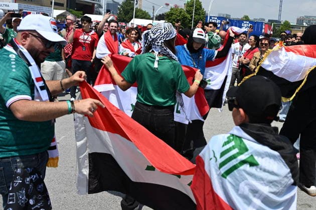 RECORD DATE NOT STATED FIFA World Cup, WM, Weltmeisterschaft, Fussball 2026 - Group I - Senegal vs Iraq Supporters of Iraq cheer as they make their way to the stadium ahead of the FIFA World Cup 2026 group stage match Senegal against Iraq, in Toronto, Canada, 26 June 2026. TORONTO United States  Copyright: xEDUARDOxLIMAx