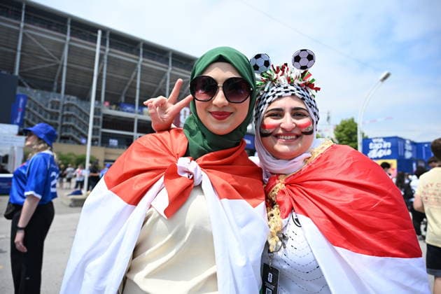 RECORD DATE NOT STATED FIFA World Cup, WM, Weltmeisterschaft, Fussball 2026 - Group I - Senegal vs Iraq Supporters of Itaq pose for photos as they make their way to the stadium ahead of the FIFA World Cup 2026 group stage match Senegal against Iraq, in Toronto, Canada, 26 June 2026. TORONTO United States  Copyright: xEDUARDOxLIMAx