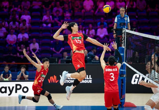 China V Argentina - VNL 2026 Men s Volleyball Nations League. Shikun Peng competes during the Men s VNL FIVB Volleyball Nations League match between China and Argentina at PreZero Arena in Gliwice, Poland, on June 26, 2026. Gliwice Poland  Copyright: xMarcinxGolbax originalFilename:golba-chinavar260626_npdk8.jpg