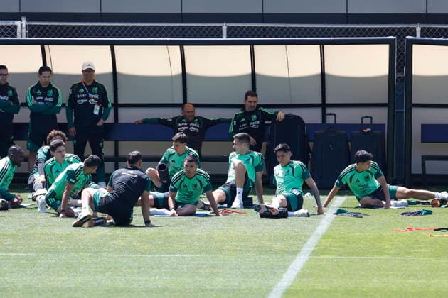 FIFA World Cup, WM, Weltmeisterschaft, Fussball 2026 - Mexico s training session Mexico s players participate in a training session of Mexico s national team, Nationalteam in Mexico City, Mexico, 26 June 2026. Mexico City Mexico  Copyright: xSASHENKAxGUTIERREZx