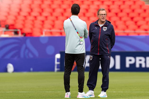 SOCCER - FIFA World Cup, WM, Weltmeisterschaft, Fussball 2026 KANSAS CITY,MISSOURI,USA,26.JUN.26 - SOCCER - FIFA World Cup 2026, group stage, Algeria vs Austria, preview, pitch walk team AUT. Image shows assistant coach Stefan Oesen and head coach Ralf Rangnick (AUT).  GEPAxpictures xArminxRauthner