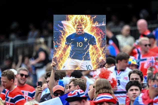 Poster Kylian Mbappe during the FIFA World Cup, WM, Weltmeisterschaft, Fussball 2026 Group I match between Norway and France at Boston Stadium on June 26, 2026 in Boston, United States. (Photo by Harry Langer DeFodi Images) - *** Poster of Kylian Mbappé during the 2026 FIFA World Cup Group I match between Norway and France at Boston Stadium on June 26, 2026, in Boston, United States. Photo by Harry Langer, DeFodi Images