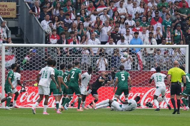 Senegal v Iraq - FIFA World Cup, WM, Weltmeisterschaft, Fussball 2026 - Group I TORONTO, CANADA - JUNE 26: Abdoulaye Seck (4) of Senegal scores a goal during the 2026 FIFA World Cup First Stage Group I match between Senegal and Iraq at Toronto Stadium (BMO Field) in Toronto, Ontario, Canada on June 26, 2026. Mert Alper Dervis Anadolu Ontario Canada. Editorial use only. Please get in touch for any other usage.  Copyright: x2026xAnadoluxMertxAlperxDervisx