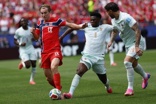 FIFA World Cup, WM, Weltmeisterschaft, Fussball 2026 - Group I - Norway vs France Kristian Thorstvedt (L) of Norway in action against Aurelien Tchouameni of France during the FIFA World Cup 2026 group stage match Norway against France, in Boston, USA, 26 June 2026. BOSTON United States  Copyright: xGREGxM.xCOOPERx