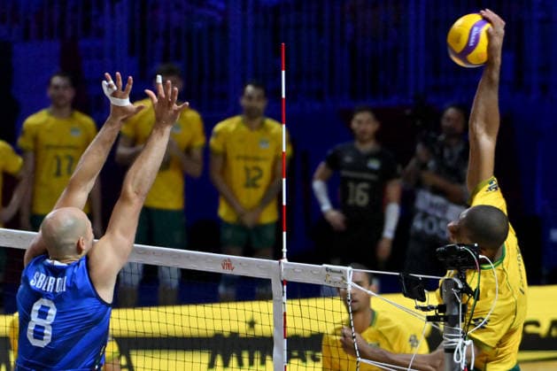 LJUBLJANA, SLOVENIA - JUNE 26: Ricardo Lucarelli Souza of Brazil (R) in action against Riccardo Sbertoli of Italy (L) during the FIVB Men s Volleyball Nations League match between Brazil and Italy at Arena Stozice, Ljubljana on June 26, 2026 in Ljubljana, Slovenia. (Photo by Igor Kupljenik Sports Press Photo).  Copyright: xIgorxKupljenikx xSPPx Sportspressphoto_SPR177514