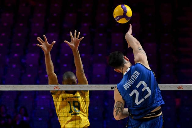 LJUBLJANA, SLOVENIA - JUNE 26: Alessandro Alberto Bovolenta of Italy (R) in action against Ricardo Lucarelli Souza of Brazil (L) during the FIVB Men s Volleyball Nations League match between Brazil and Italy at Arena Stozice, Ljubljana on June 26, 2026 in Ljubljana, Slovenia. (Photo by Igor Kupljenik Sports Press Photo).  Copyright: xIgorxKupljenikx xSPPx Sportspressphoto_SPR177524