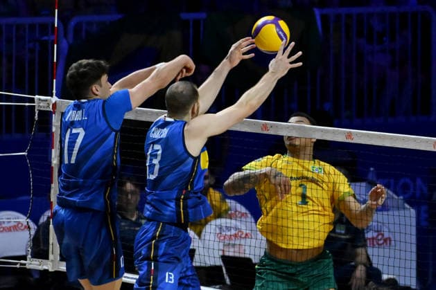 LJUBLJANA, SLOVENIA - JUNE 26: Darlan Ferreira Souza of Brazil (R) in action against Lorenzo Cortesia of Italy (C) during the FIVB Men s Volleyball Nations League match between Brazil and Italy at Arena Stozice, Ljubljana on June 26, 2026 in Ljubljana, Slovenia. (Photo by Igor Kupljenik Sports Press Photo).  Copyright: xIgorxKupljenikx xSPPx Sportspressphoto_SPR177525