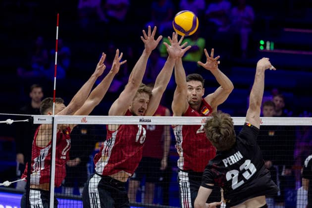 Sport Bilder des Tages VNL Belgium - Germany 26.06.2026 volleyball, Gliwice , Arena Pre Zero , Mens Volleyball Nations League 2026 FIVB VNL (siatkowka, Liga Narodow, Belgia - Niemcy ), game , match Belgium - Germany image shows: Florian Krage-brewitz (2L) Tobias Brand (2R) Pierre Perin (R) photo Katarzyna Plewczynska Fotostyk Copyright: xKatarzynaxPlewczynskax 20260626KAPL3237