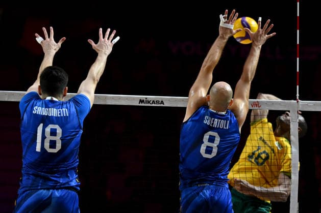 LJUBLJANA, SLOVENIA - JUNE 26: Ricardo Lucarelli Souza of Brazil (R) in action against Riccardo Sbertoli of Italy (C) during the FIVB Men s Volleyball Nations League match between Brazil and Italy at Arena Stozice, Ljubljana on June 26, 2026 in Ljubljana, Slovenia. (Photo by Igor Kupljenik Sports Press Photo).  Copyright: xIgorxKupljenikx xSPPx Sportspressphoto_SPR177546