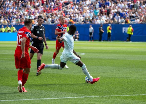 Fußball, Herren, FIFA World Cup, WM, Weltmeisterschaft, Fussball 2026, Spiel in Boston (Gruppe I, 3. Spieltag), Norwegen - Frankreich, Ousmane Dembele (Frankreich) erzielt das Tor zum 0:2 gegen Fredrik Andre Bjorkan (Norwegen), 26.06. 2026, *** Soccer, Men s, 2026 FIFA World Cup, Match in Boston, Group I, Matchday 3, Norway vs. France, Ousmane Dembélé of France scores the goal to make it 0–2 against Fredrik Andre Bjorkan of Norway, June 26, 2026, Copyright: xMatthiasxKochx