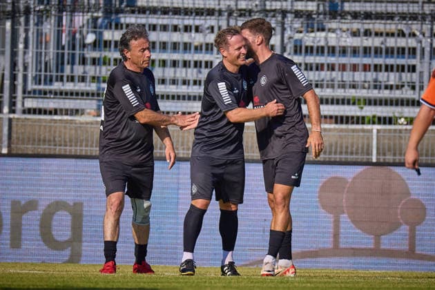 Freude ueber den Treffer von VfR Aalen, 11 GER, VfR Aalen vs. VfB Stuttgart, Fussball, Legendenspiel, 26.06.2026 GER, VfR Aalen vs. VfB Stuttgart, Fussball, Legendenspiel, 26.06.2026 Aalen *** Celebration of VfR Aalen s goal, 11 GER, VfR Aalen vs. VfB Stuttgart, soccer, legends game, June 26, 2026 GER, VfR Aalen vs. VfB Stuttgart, soccer, legends match, June 26, 2026, Aalen Copyright: xEibner-Pressefoto GeraldxOelze-dexStoppanyx EP_ODS