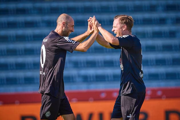 Freude beim VfR Aalen GER, VfR Aalen vs. VfB Stuttgart, Fussball, Legendenspiel, 26.06.2026 GER, VfR Aalen vs. VfB Stuttgart, Fussball, Legendenspiel, 26.06.2026 Aalen *** Excitement at VfR Aalen GER, VfR Aalen vs. VfB Stuttgart, Soccer, Legends Game, June 26, 2026 GER, VfR Aalen vs. VfB Stuttgart, Soccer, Legends Game, June 26, 2026 Aalen Copyright: xEibner-Pressefoto GeraldxOelze-dexStoppanyx EP_ODS