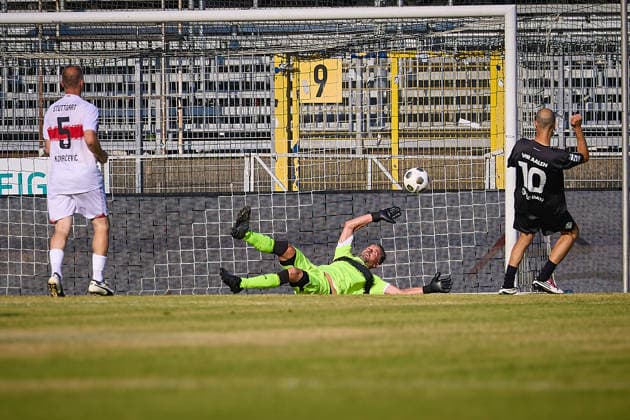 Rettungstat von Milan Jurkovic (VfB Stuttgart, 83) gegen VfR Aalen, 10 GER, VfR Aalen vs. VfB Stuttgart, Fussball, Legendenspiel, 26.06.2026 GER, VfR Aalen vs. VfB Stuttgart, Fussball, Legendenspiel, 26.06.2026 Aalen *** Milan Jurkovic s save for VfB Stuttgart, 83 against VfR Aalen, 10 GER, VfR Aalen vs. VfB Stuttgart, soccer, legends game, June 26, 2026 GER, VfR Aalen vs. VfB Stuttgart, soccer, legends match, June 26, 2026, Aalen Copyright: xEibner-Pressefoto GeraldxOelze-dexStoppanyx EP_ODS