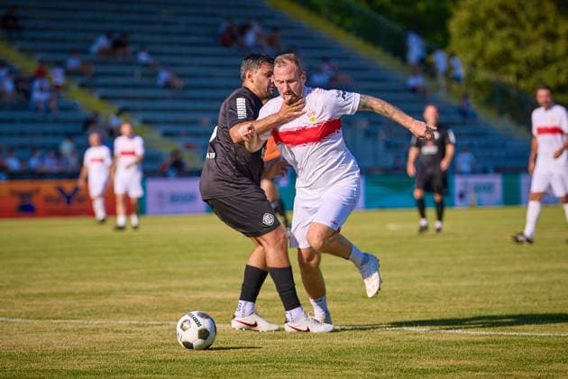 Manuel Fischer (VfB Stuttgart, 37) im Zweikampf GER, VfR Aalen vs. VfB Stuttgart, Fussball, Legendenspiel, 26.06.2026 GER, VfR Aalen vs. VfB Stuttgart, Fussball, Legendenspiel, 26.06.2026 Aalen *** Manuel Fischer, VfB Stuttgart, 37, in a tackle, GER, VfR Aalen vs. VfB Stuttgart, soccer, legends game, June 26, 2026, GER, VfR Aalen vs. VfB Stuttgart, soccer, legends game, June 26, 2026, Aalen Copyright: xEibner-Pressefoto GeraldxOelze-dexStoppanyx EP_ODS