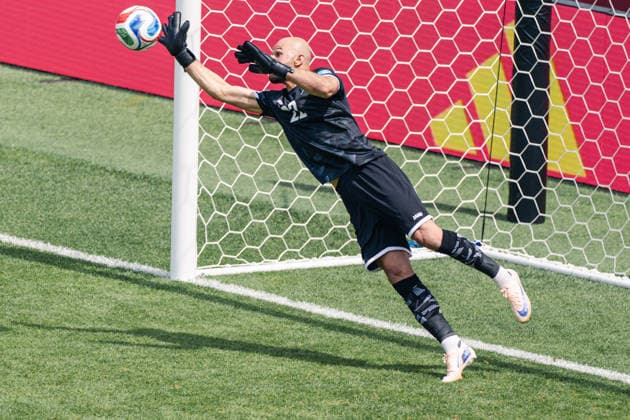 Ahmed Basil of Iraq makes a save during the FIFA World Cup, WM, Weltmeisterschaft, Fussball game between Senegal and Iraq at Toronto Stadium on June 26, 2026 in Toronto, Ontario, Canada  Copyright: xCurtisxWongx xSPPx Sportspressphoto_SPR177560