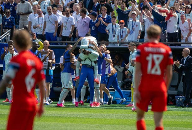 Fußball, Herren, FIFA World Cup, WM, Weltmeisterschaft, Fussball 2026, Spiel in Boston (Gruppe I, 3. Spieltag), Norwegen - Frankreich, v. l. Lucas Hernandez (Frankreich), Marcus Thuram (Frankreich), Ousmane Dembele (Frankreich), Rayan Cherki (Frankreich), Jubel nach Tor zum 0:2, 26.06. 2026, *** Soccer, Men s, 2026 FIFA World Cup, Match in Boston, Group I, Matchday 3, Norway vs. France, from left: Lucas Hernandez (France), Marcus Thuram (France), Ousmane Dembele (France), Rayan Cherki (France), celebration after the goal to make it 0–2, June 26, 2026, Copyright: xMatthiasxKochx