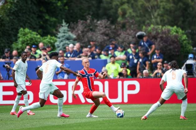2026 World Cup - Norway - France FOXBOROUGH, MASSACHUSETTS - JUNE 26: Manu Kone ( 6), Aurelien Tchouameni ( 8) and Jules Kounde ( 5) of France close down Patrick Berg ( 6) of Norway during the FIFA World Cup, WM, Weltmeisterschaft, Fussball 2026 Group I match between Norway and France at Boston Stadium in Boston, USA, on June 26, 2026. FOXBOROUGH United States of America Copyright: x xAymanxArefxMohamedxSaadxElxDinx xJNAxPressx