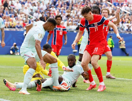 Norway v France: Group I - FIFA World Cup, WM, Weltmeisterschaft, Fussball 2026 Maxence Lacroix, Mike Maignan, goalkeeper of France, Dayot Upamecano of France and Jorgen Strand Larsen of Norway challenge during the FIFA World Cup 2026 Group I match between Norway and France at Boston Stadium on June 26, 2026 in Foxborough, United States. Foxborough Boston Stadium MA United States Copyright: xAllstarxPicturexLibraryxLtdx
