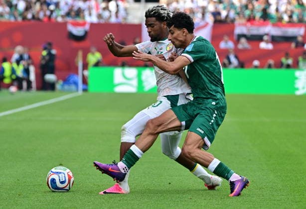 RECORD DATE NOT STATED FIFA World Cup, WM, Weltmeisterschaft, Fussball 2026 - Group I - Senegal vs Iraq Ali Jasim of Iraq (R) and Ibrahim Mbaye of Senegal in action during the FIFA World Cup 2026 group stage match Senegal against Iraq, in Toronto, Canada, 26 June 2026. TORONTO United States  Copyright: xEDUARDOxLIMAx