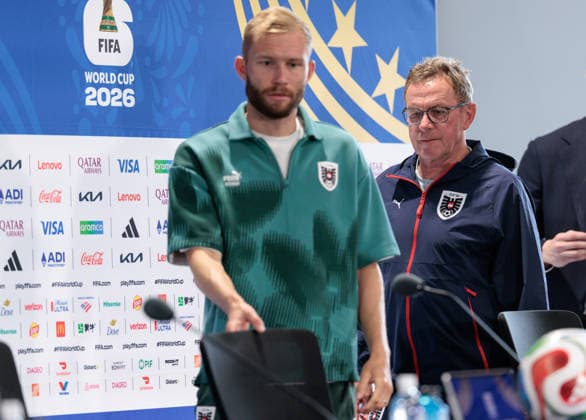 SOCCER - FIFA World Cup, WM, Weltmeisterschaft, Fussball 2026 KANSAS CITY,MISSOURI,USA,26.JUN.26 - SOCCER - FIFA World Cup 2026, group stage, Algeria vs Austria, preview, press conference, PK, Pressekonferenz team AUT. Image shows Konrad Laimer and head coach Ralf Rangnick (AUT).  GEPAxpictures xArminxRauthner