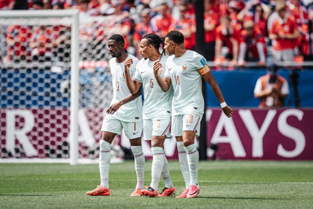 Fußball Herren FIFA Fußball-Weltmeisterschaft 2026 Gruppe I Norwegen vs. Frankreich 26.06.2026 v.l. Ousmane Dembele ( 7, Frankreich), Jules Kounde ( 5, Frankreich), Kylian Mbappe ( 10, Frankreich) im Gespräch nach dem Tor von Dembele New Jersey New York New Jersey Stadion New Jersey United States of America *** Men s Soccer 2026 FIFA World Cup Group I Norway vs. France June 26, 2026 v l Ousmane Dembélé 7, France, Jules Koundé 5, France, Kylian Mbappé 10, France, talking after Dembélé’s goal; New Jersey, New York, New Jersey Stadium, New Jersey, United States of America