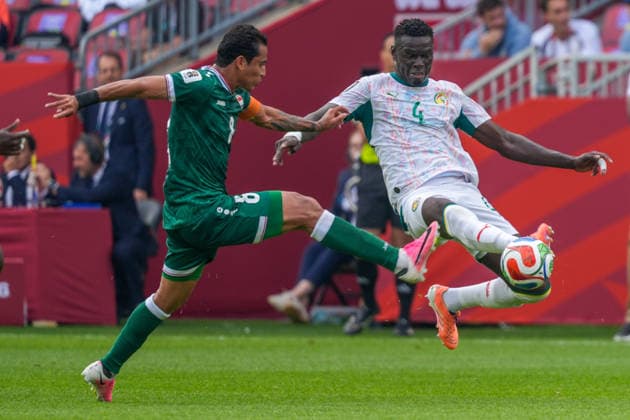 Senegal v Iraq - FIFA World Cup, WM, Weltmeisterschaft, Fussball 2026 - Group I TORONTO, CANADA - JUNE 26: Abdoulaye Seck (4) of Senegal in action against Ibrahim Bayesh (8) of Iraq during the 2026 FIFA World Cup First Stage Group I match between Senegal and Iraq at Toronto Stadium (BMO Field) in Toronto, Ontario, Canada on June 26, 2026. Mert Alper Dervis Anadolu Ontario Canada. Editorial use only. Please get in touch for any other usage.  Copyright: x2026xAnadoluxMertxAlperxDervisx
