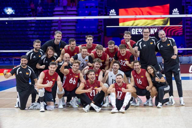 VNL Belgium - Germany 26.06.2026 volleyball, Gliwice , Arena Pre Zero , Mens Volleyball Nations League 2026 FIVB VNL (siatkowka, Liga Narodow, Belgia - Niemcy ), game , match Belgium - Germany image shows: Germany team photo, group photo Germany win the game , react photo Katarzyna Plewczynska Fotostyk Copyright: xKatarzynaxPlewczynskax 20260626KAPL3856