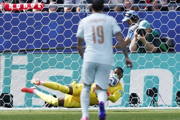FOXBOROUGH - France goalkeeper Mike Maignan saves penalty during the FIFA 2026 World Cup Group I match between Norway and France at Boston Stadium on June 26, 2026, in Foxborough, United States. MAURICE VAN STEEN ANP FIFA World Cup, WM, Weltmeisterschaft, Fussball 2026 2026 xVIxANPxSportx xMauricexvanxSteenxIVx 562096278 originalFilename: 562096278.jpg