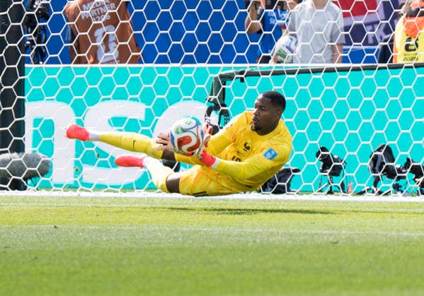 Mike Maignan (France, 16) hält einen Elfmeter. Strafstoss gehalten FIFA World Cup, WM, Weltmeisterschaft, Fussball 2026: Norwegen v Frankreich 26 June 2026, FIFA World Cup 2026: Norwegen v Frankreich (Group I, Matchday 3) at Boston Stadium in Foxborough, Massachusetts, USA *** Mike Maignan of France, 16, saves a penalty kick; 2026 FIFA World Cup: Norway vs. France, June 26, 2026; 2026 FIFA World Cup: Norway vs. France, Group I, Matchday 3, at Boston Stadium in Foxborough, Massachusetts, USA Copyright: HMBxMedia xMarcoxBader