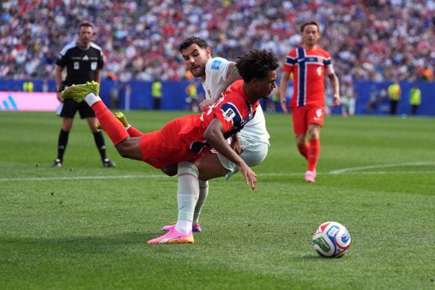Oscar Bobb of Norway is fouled by ThÃ o Hernandez of France for a penalty Norway v France, 2026 FIFA World Cup, WM, Weltmeisterschaft, Fussball Group I, Football, Boston Stadium, Foxborough, Massachusetts, USA - 26 Jun 2026Foxborough Boston Stadium Massachusetts (MA) United States of America EDITORIAL USE ONLY No use with unauthorised audio, video, data, fixture lists, club league logos or live services. Online in-match use limited to 120 images, no video emulation. No use in betting, games or single club league player publications.  Copyright: xIsmaelxAdnan Shutterstockx 16964355cn