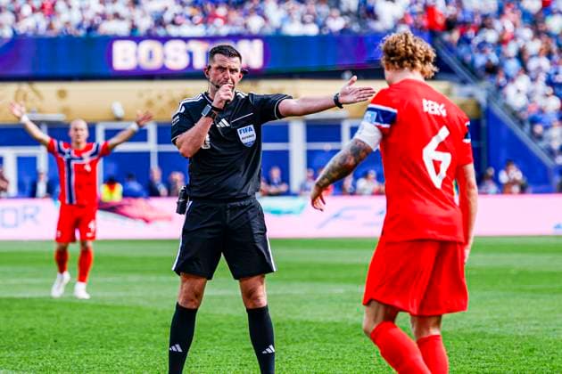 Referee Michael Oliver is giving a penalty , Group I - FIFA World Cup, WM, Weltmeisterschaft, Fussball 2026, Norway v France, Boston Stadium, June 26, 2026, Boston, United States.