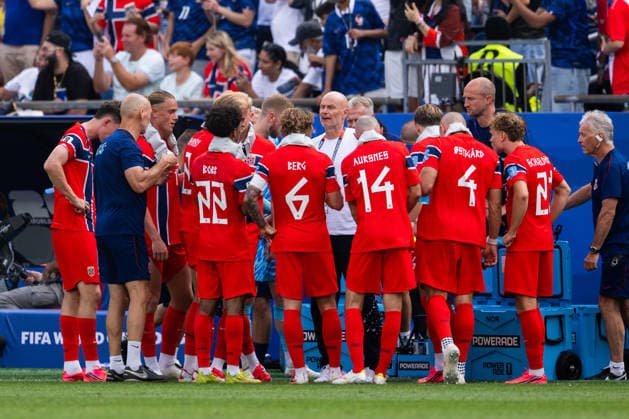 260626 Head coach Stale Solbakken and players of Norway during hydration break during the FIFA World Cup, WM, Weltmeisterschaft, Fussball 2026 group stage football match between Norway and France on June 26, 2026 in Foxborough. Photo: Jon Olav Nesvold BILDBYRAN COP 217 VG0967 bbeng fotboll football soccer fotball vm fotbolls-vm fotball-vm fotbolls-vm 2026 fifa world cup 2026 norge norway frankrike france boston *** 260626 Head coach Stale Solbakken and the Norwegian players during a water break in the 2026 FIFA World Cup group stage soccer match between Norway and France on June 26, 2026 in Foxborough. Photo by Jon Olav Nesvold. BILDBYRAN COP 217 VG0967 bbeng soccer football fotball World Cup soccer World Cup 2026 FIFA World Cup 2026 Norway Francekrike france boston  Copyright: JONxOLAVxNESVOLD BB260626JE089