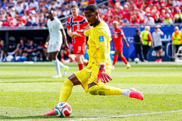 Goalkeeper Mike Maignan of France passes the ball , Group I - FIFA World Cup, WM, Weltmeisterschaft, Fussball 2026, Norway v France, Boston Stadium, June 26, 2026, Boston, United States.
