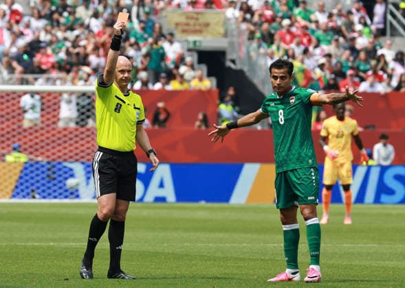 (260627) -- TORONTO, June 27, 2026 -- Referee Anthony Taylor (L) shows a red card to Iraq s Rebin Ghareeb during the group I match between Senegal and Iraq at the 2026 FIFA World Cup, WM, Weltmeisterschaft, Fussball at Toronto Stadium in Toronto, Canada, June 26, 2026. (Photo by Xinhua) (SP)CANADA-TORONTO-FOOTBALL-FIFA WORLD CUP-GROUP I-SEN VS IRQ YangxShu 
